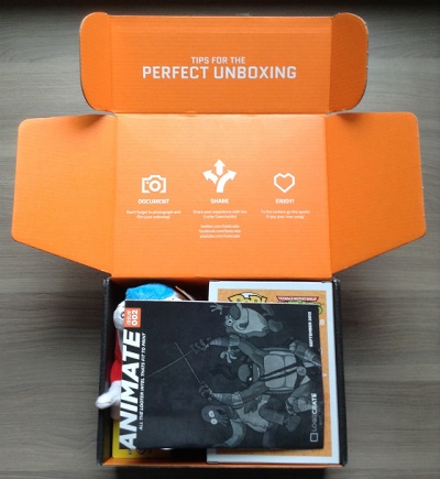 Loot Crate é um clube de assinaturas de games que tem um posicionamento interessante ao estimular, na embalagem, a transição do mundo offline para o online Loot Crate é um clube de assinaturas de games que tem um posicionamento interessante ao estimular, na embalagem, a transição do mundo offline para o online